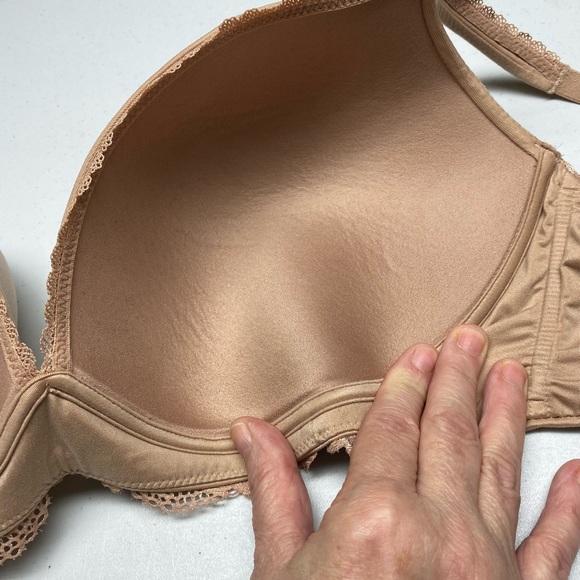 VS TAN "Body By Victoria" Wireless, 40DD. *P10 - Picture 5 of 9